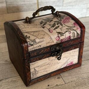 Small trinket box treasure box with floral design